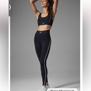 Alo Yoga Airlift suit up bra black white size medium worn once